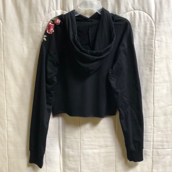 Long Sleeve Crop Top - Picture 2 of 7